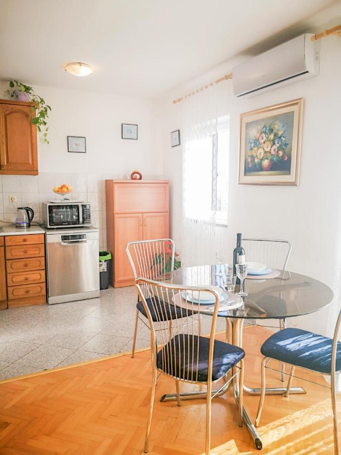 Apartma Ariademar *